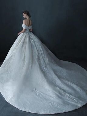 Luxurious Off-the-Shoulder Sparkling White Gown Wedding Dress with Train